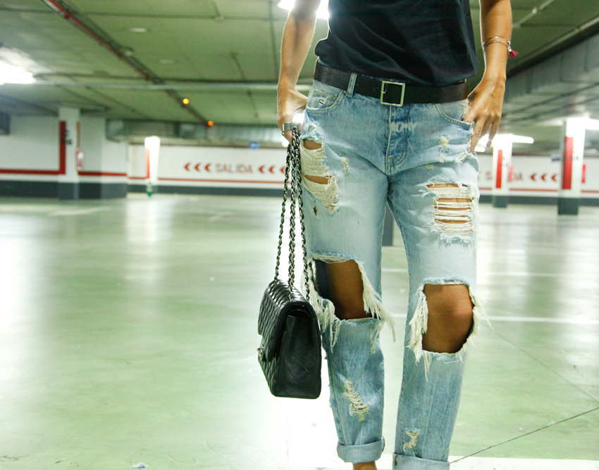 ripped jeans look 