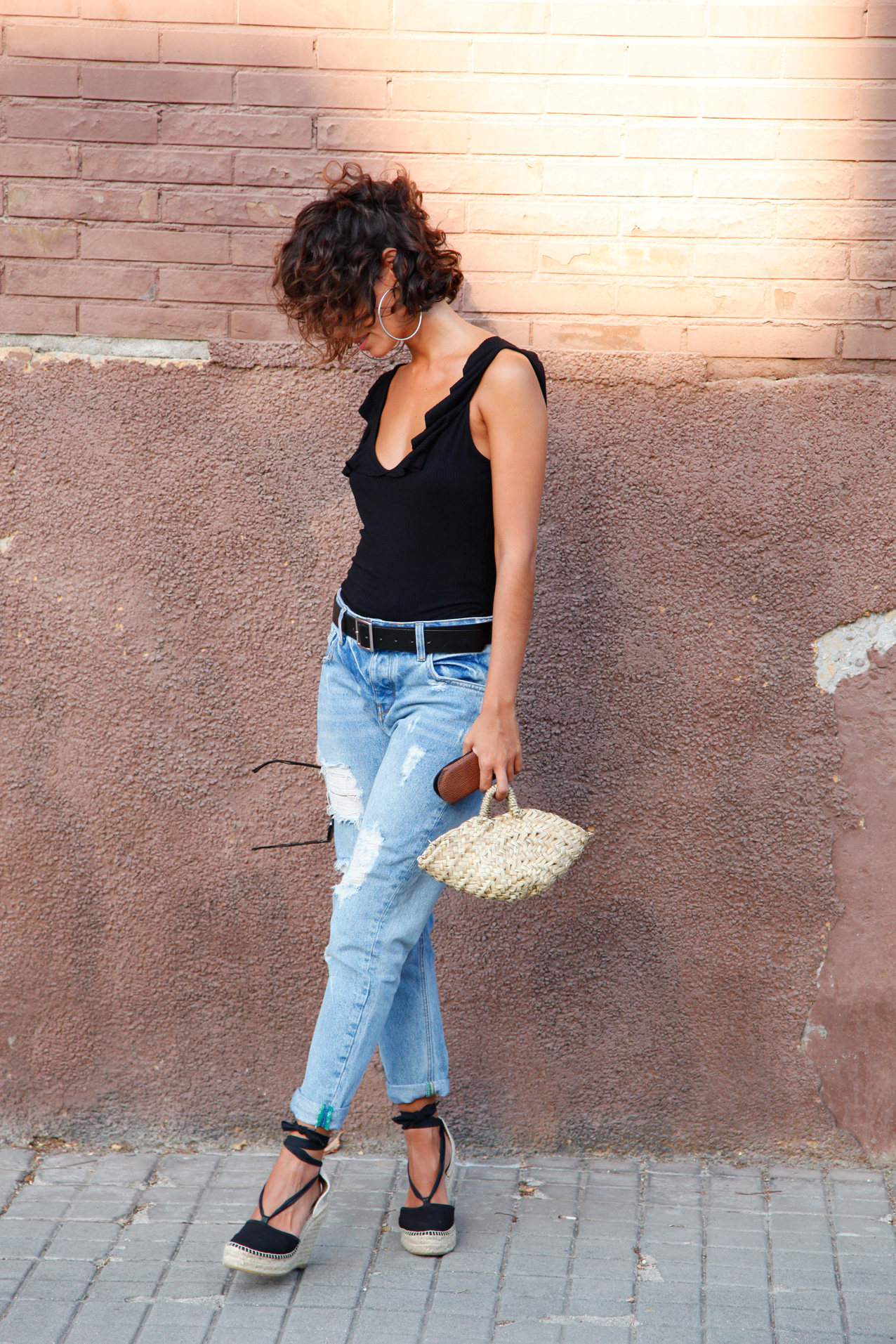 mom_jeans-black_shirt-basics-cool_lemonade-streetstyle-look